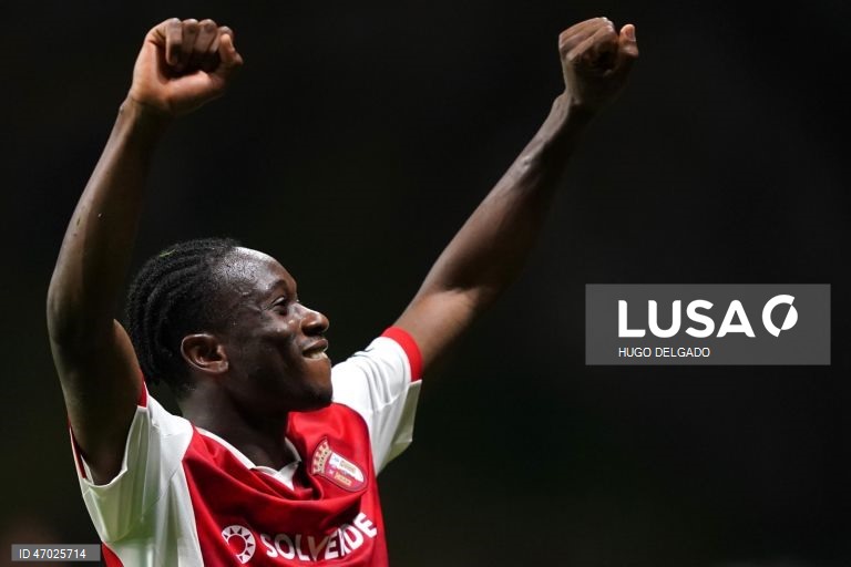 Um golo de Mario Dorgeles aos 90+2 minutos permitiu hoje ao Sporting de Braga adiantar-se ao Friburgo na corrida à final da Liga Europa de futebol, garantindo um triunfo em casa por 2-1, na primeira mão das meias-finais.