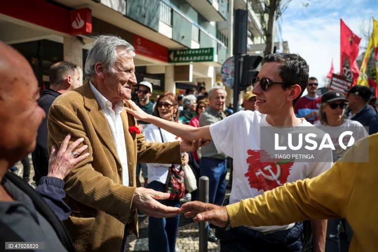 O ex-secretário-geral do Partido Comunista Português (PCP), Jerónimo de Sousa (E), durante a marcha do Dia do Trabalhador convocada pela CGTP-IN, entre o Martim Moniz e a Alameda D. Afonso Henriques, em Lisboa, 01 de maio de 2026. TIAGO PETINGA/LUSA