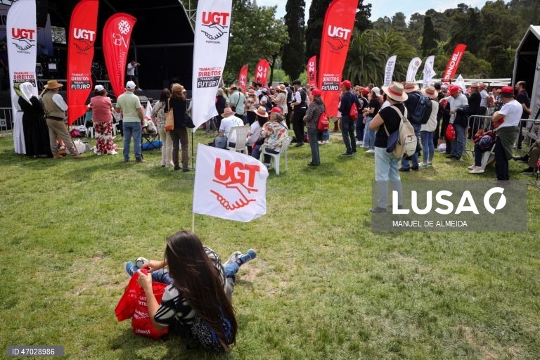 Manifestantes durante a celebração do Dia do Trabalhador, no Centro Desportivo Nacional do Jamor, em oeiras, 01 de maio de 2026. MANUEL DE ALMEIDA/LUSA