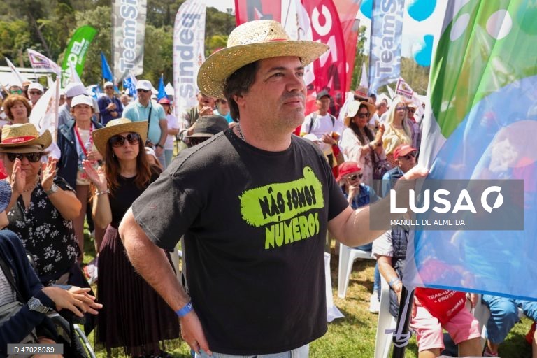 Manifestantes durante a celebração do Dia do Trabalhador, no Centro Desportivo Nacional do Jamor, em oeiras, 01 de maio de 2026. MANUEL DE ALMEIDA/LUSA