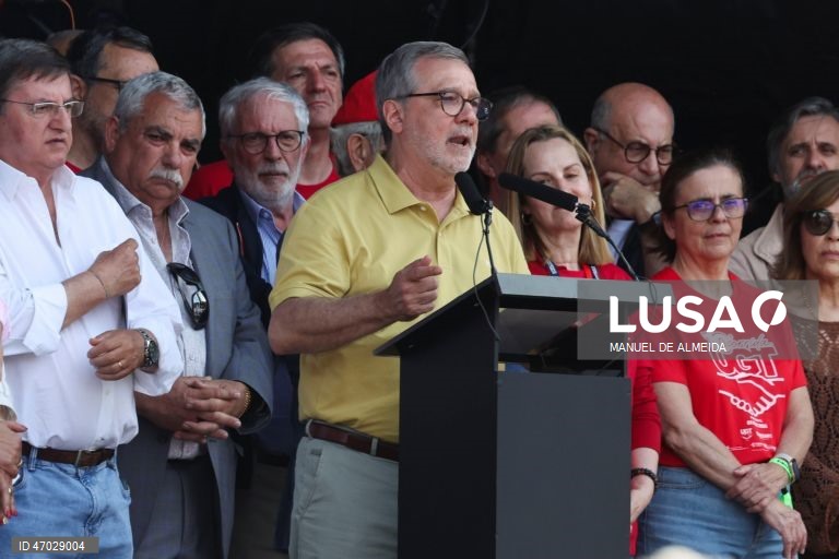 O secretário-geral da União Geral de Trabalhadores (UGT), Mário Mourão, usa da palavra durante a celebração do Dia do Trabalhador, no Centro Desportivo Nacional do Jamor, em oeiras, 01 de maio de 2026. MANUEL DE ALMEIDA/LUSA