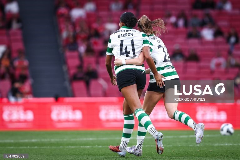 O Benfica venceu hoje o Sporting por 3-1, num jogo da 17.ª jornada da I Liga feminina de futebol que antecedeu a entrega do troféu às águias, hexacampeãs nacionais em título, no Estádio da Luz.