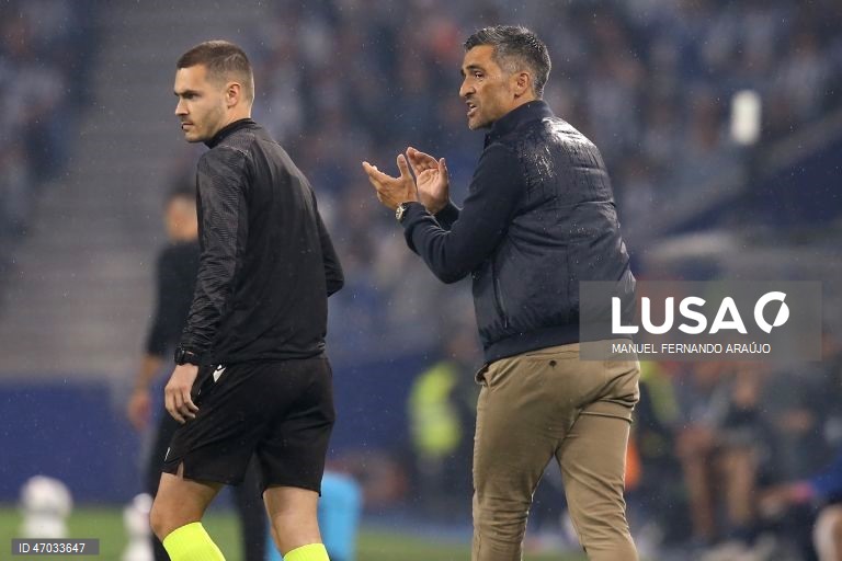 O FC Porto sagrou-se hoje campeão nacional de futebol pela 31.ª vez na sua história, após vitória frente ao Alverca, por 1-0.