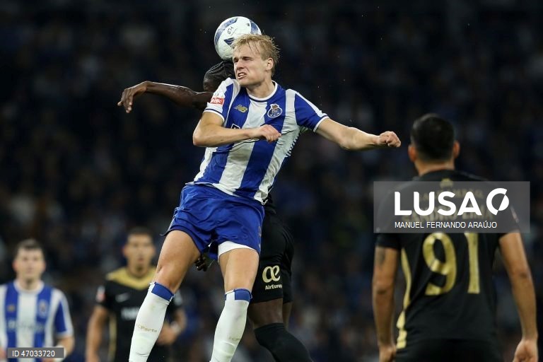 O FC Porto sagrou-se hoje campeão nacional de futebol pela 31.ª vez na sua história, após vitória frente ao Alverca, por 1-0.