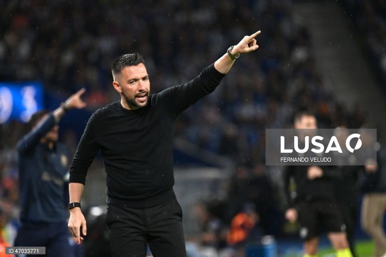 O FC Porto sagrou-se hoje campeão nacional de futebol pela 31.ª vez na sua história, após vitória frente ao Alverca, por 1-0.