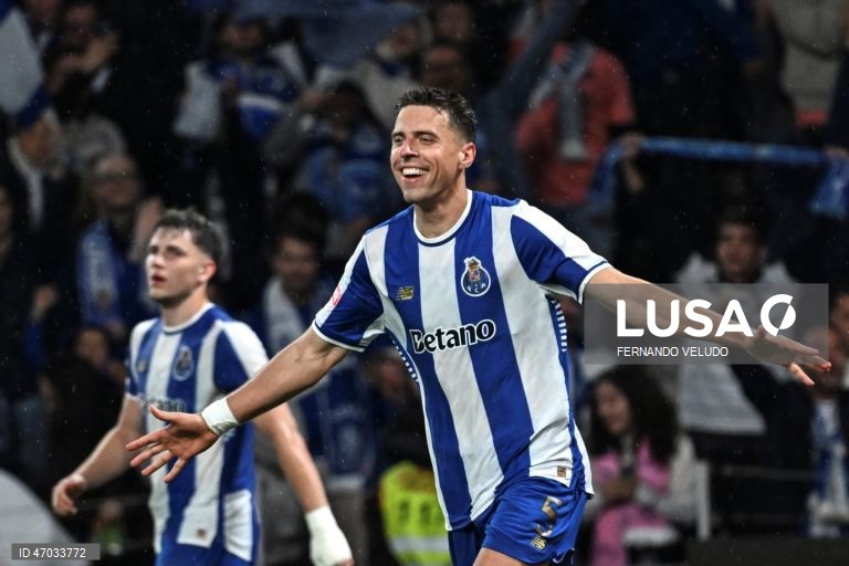 O FC Porto sagrou-se hoje campeão nacional de futebol pela 31.ª vez na sua história, após vitória frente ao Alverca, por 1-0.