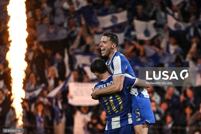 O FC Porto sagrou-se hoje campeão nacional de futebol pela 31.ª vez na sua história, após vitória frente ao Alverca, por 1-0.