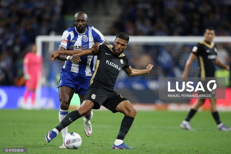 O FC Porto sagrou-se hoje campeão nacional de futebol pela 31.ª vez na sua história, após vitória frente ao Alverca, por 1-0.