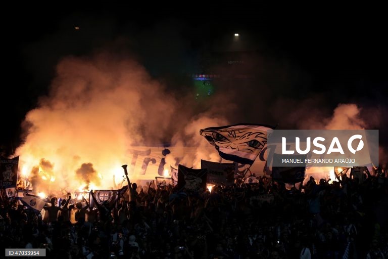 O FC Porto sagrou-se hoje campeão nacional de futebol pela 31.ª vez na sua história, após vitória frente ao Alverca, por 1-0.