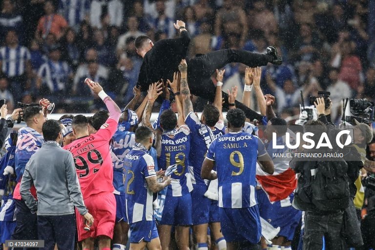 O FC Porto sagrou-se hoje campeão nacional de futebol pela 31.ª vez na sua história, após vitória frente ao Alverca, por 1-0.