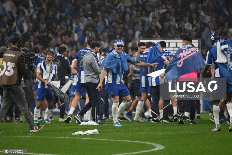 O FC Porto sagrou-se hoje campeão nacional de futebol pela 31.ª vez na sua história, após vitória frente ao Alverca, por 1-0.