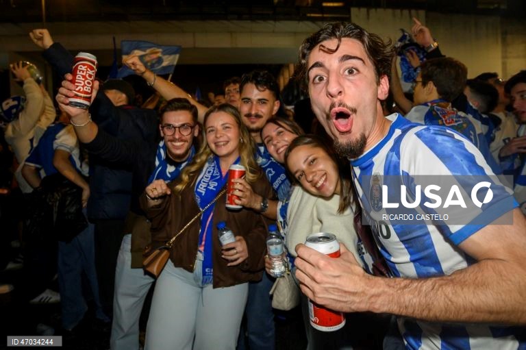 O FC Porto sagrou-se hoje campeão nacional de futebol pela 31.ª vez na sua história, após vitória frente ao Alverca, por 1-0.