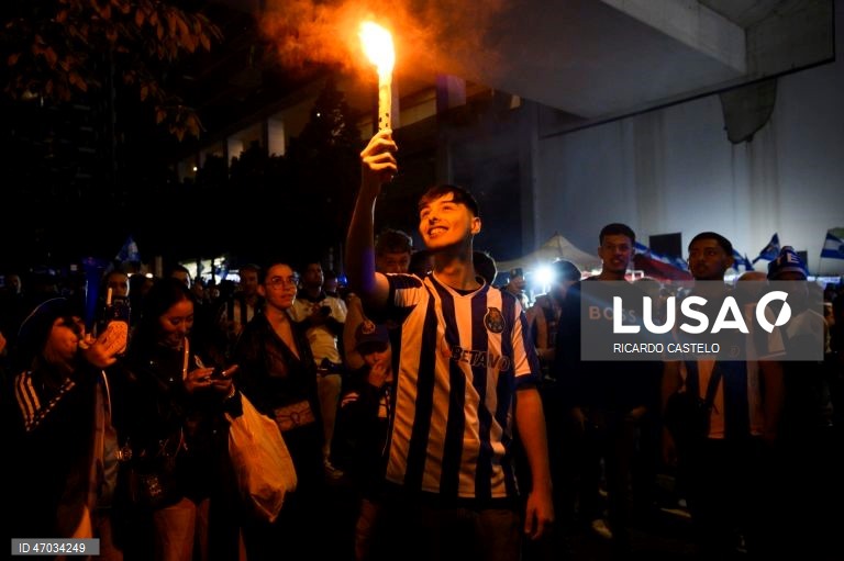 O FC Porto sagrou-se hoje campeão nacional de futebol pela 31.ª vez na sua história, após vitória frente ao Alverca, por 1-0.