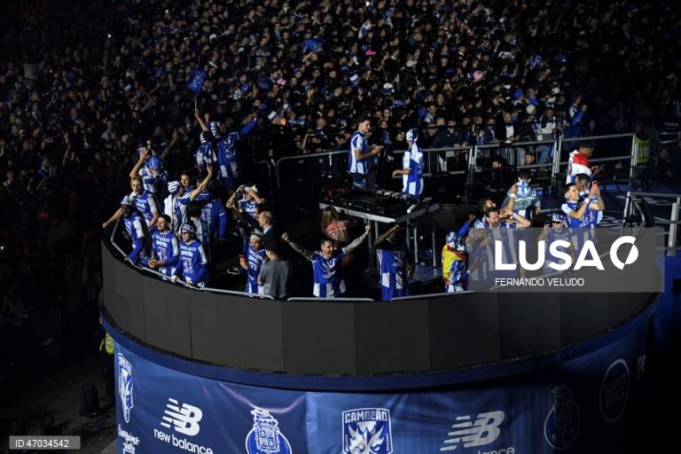 O FC Porto sagrou-se hoje campeão nacional de futebol pela 31.ª vez na sua história, após vitória frente ao Alverca, por 1-0.