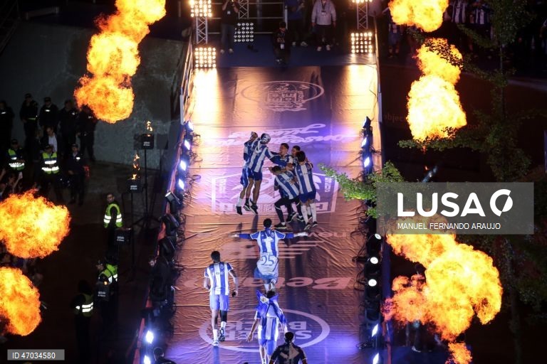 O FC Porto sagrou-se hoje campeão nacional de futebol pela 31.ª vez na sua história, após vitória frente ao Alverca, por 1-0.