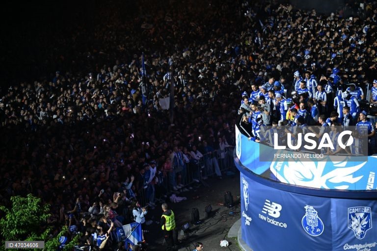 O FC Porto sagrou-se hoje campeão nacional de futebol pela 31.ª vez na sua história, após vitória frente ao Alverca, por 1-0.