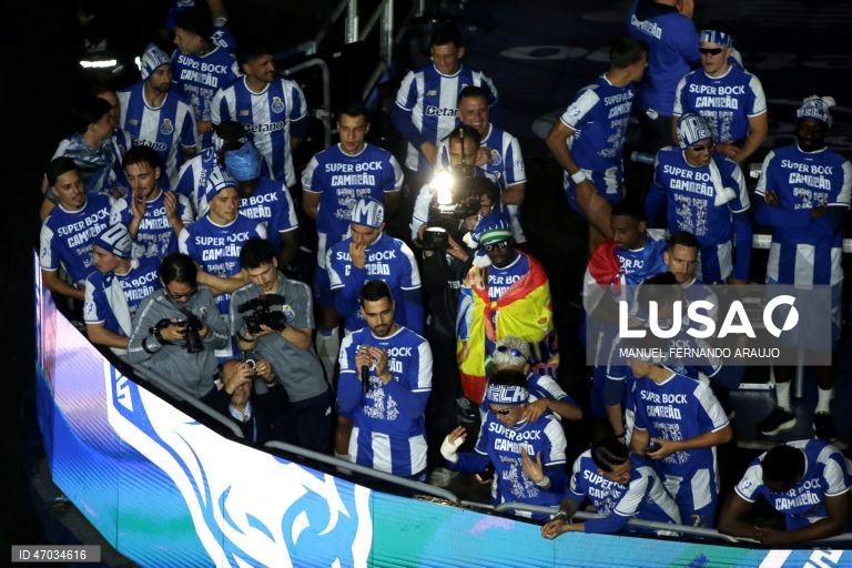 O FC Porto sagrou-se hoje campeão nacional de futebol pela 31.ª vez na sua história, após vitória frente ao Alverca, por 1-0.