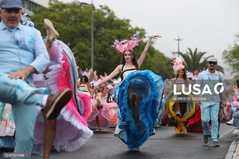 Cortejo alegórico da Festa da Flor, este ano decorrendo sob o tema "50 anos de Autonomia da região Autónoma da Madeira" esta tarde onde 7 grupos desfilaram na baixa funchalense, no Funchal, 3 de maio de 2026. HOMEM DE GOUVEIA/LUSA