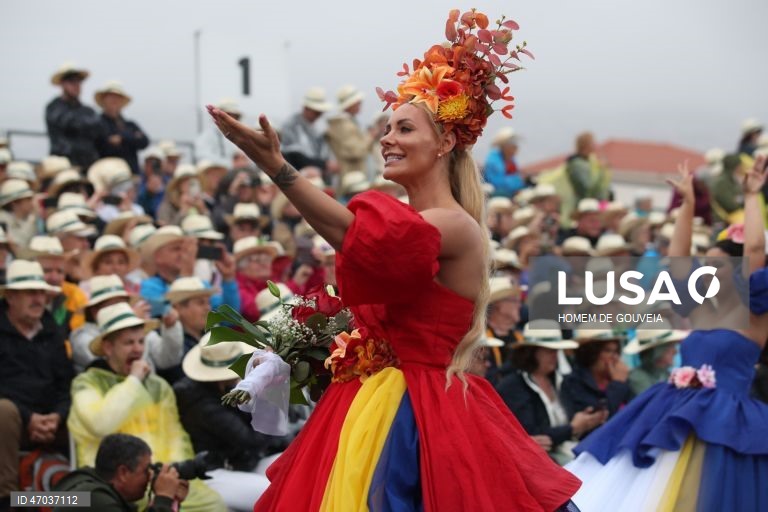 Cortejo alegórico da Festa da Flor, este ano decorrendo sob o tema "50 anos de Autonomia da região Autónoma da Madeira" esta tarde onde 7 grupos desfilaram na baixa funchalense, no Funchal, 3 de maio de 2026. HOMEM DE GOUVEIA/LUSA