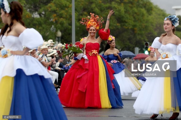 Cortejo alegórico da Festa da Flor, este ano decorrendo sob o tema "50 anos de Autonomia da região Autónoma da Madeira" esta tarde onde 7 grupos desfilaram na baixa funchalense, no Funchal, 3 de maio de 2026. HOMEM DE GOUVEIA/LUSA