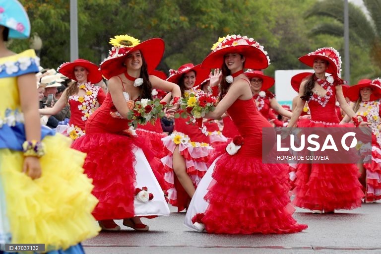 Cortejo alegórico da Festa da Flor, este ano decorrendo sob o tema "50 anos de Autonomia da região Autónoma da Madeira" esta tarde onde 7 grupos desfilaram na baixa funchalense, no Funchal, 3 de maio de 2026. HOMEM DE GOUVEIA/LUSA
