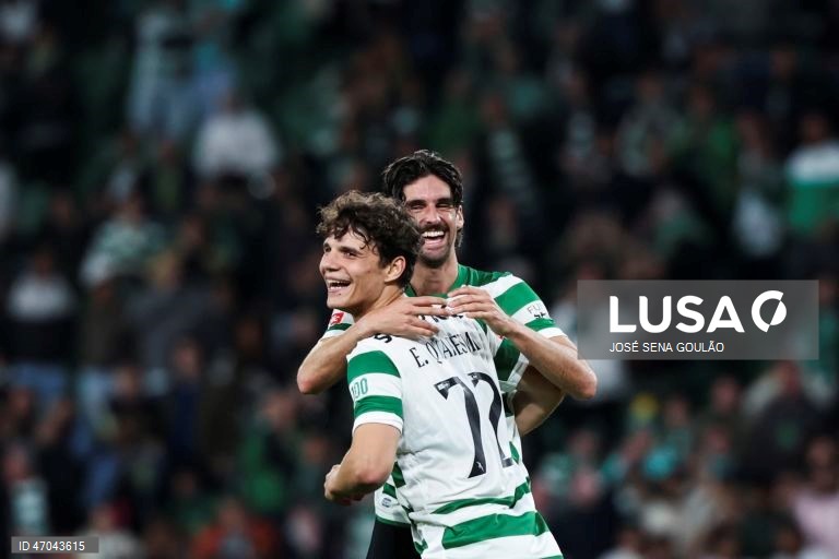 O Sporting igualou hoje o Benfica no segundo lugar da Liga portuguesa de futebol, ao golear na receção ao Vitória de Guimarães por 5-1, no jogo de encerramento da 32.ª jornada da prova.
