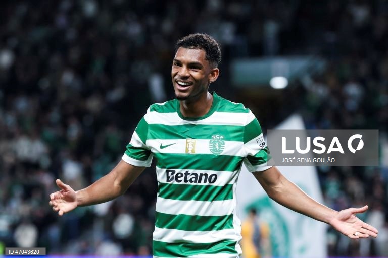 O Sporting igualou hoje o Benfica no segundo lugar da Liga portuguesa de futebol, ao golear na receção ao Vitória de Guimarães por 5-1, no jogo de encerramento da 32.ª jornada da prova.