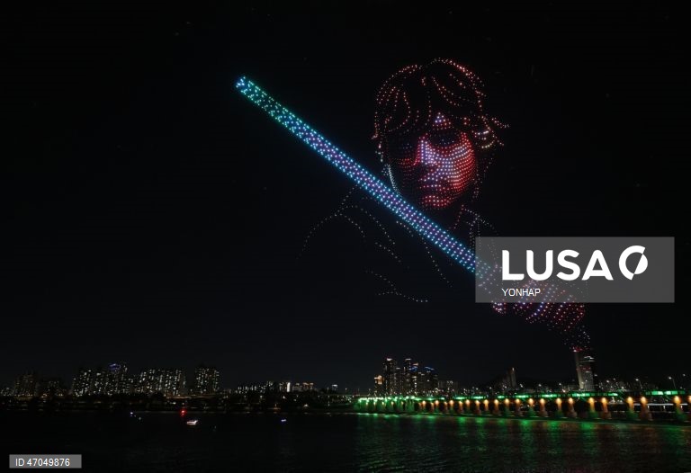Espetáculo de drones com temática de «Star Wars» ilumina o céu de Seul