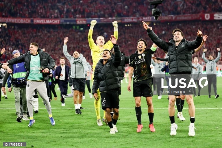 Um golo de Ousmane Dembélé permitiu hoje ao Paris Saint-Germain empatar 1-1 em Munique com o Bayern e garantir a presença na final da Liga dos Campeões de futebol, na qual vai defender o título frente ao Arsenal.