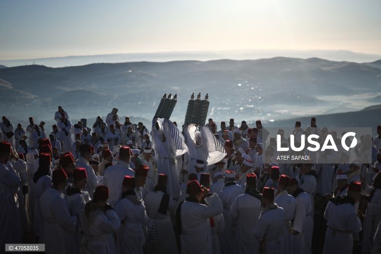 Palestina: Comunidade samaritana celebra o fim da sua festa da Páscoa no Monte Gerizim, na Cisjordânia