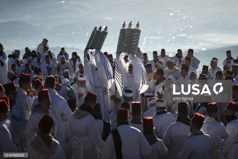 Palestina: Comunidade samaritana celebra o fim da sua festa da Páscoa no Monte Gerizim, na Cisjordânia