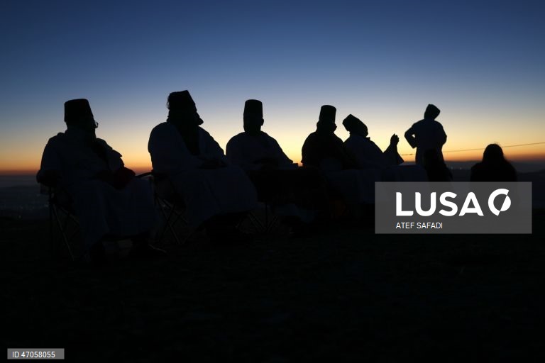 Palestina: Comunidade samaritana celebra o fim da sua festa da Páscoa no Monte Gerizim, na Cisjordânia