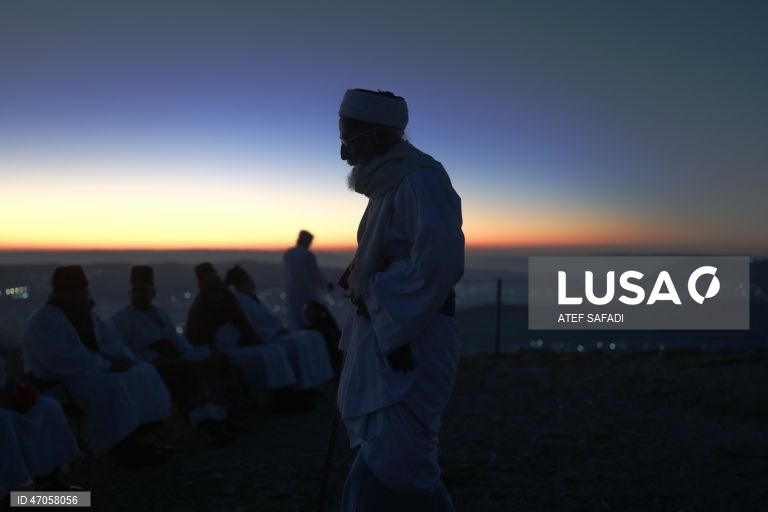 Palestina: Comunidade samaritana celebra o fim da sua festa da Páscoa no Monte Gerizim, na Cisjordânia