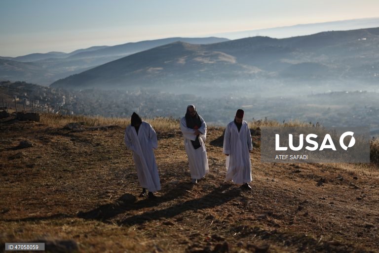 Palestina: Comunidade samaritana celebra o fim da sua festa da Páscoa no Monte Gerizim, na Cisjordânia