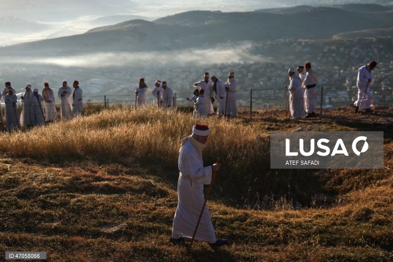 Palestina: Comunidade samaritana celebra o fim da sua festa da Páscoa no Monte Gerizim, na Cisjordânia