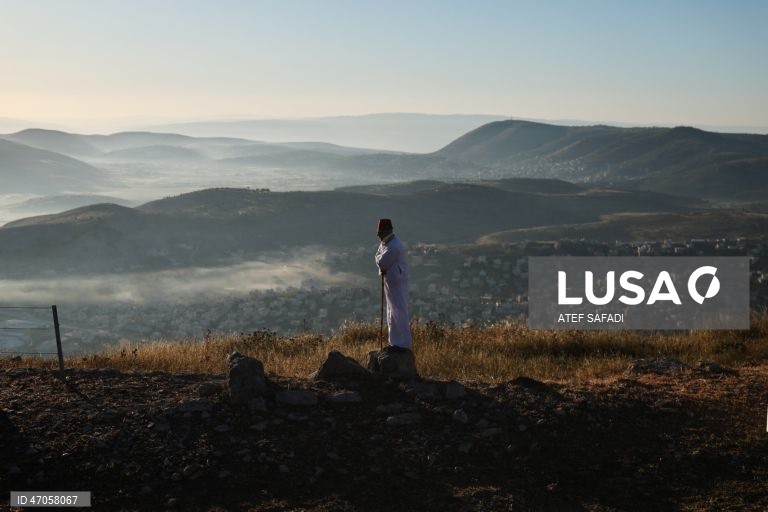 Palestina: Comunidade samaritana celebra o fim da sua festa da Páscoa no Monte Gerizim, na Cisjordânia