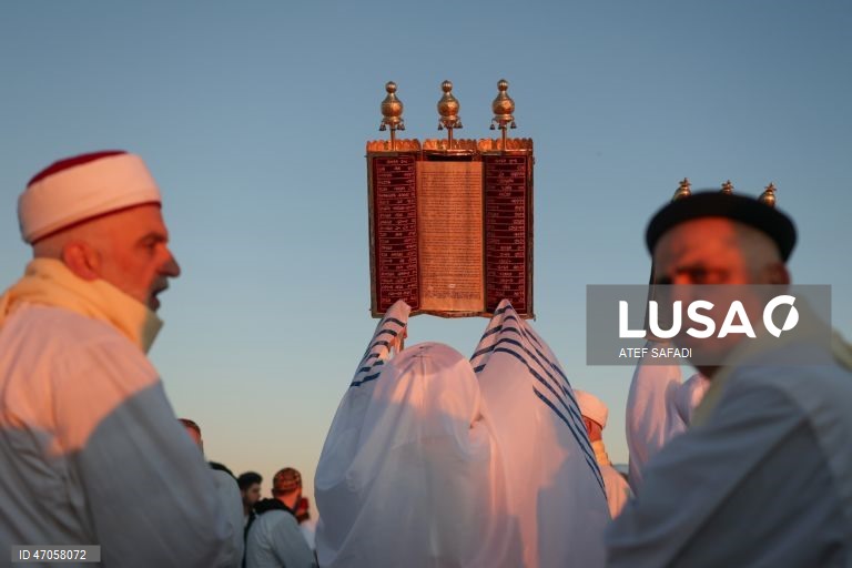 Palestina: Comunidade samaritana celebra o fim da sua festa da Páscoa no Monte Gerizim, na Cisjordânia