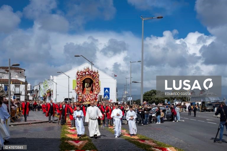 Festas do Senhor Santo Cristo dos Milagres nos Açores