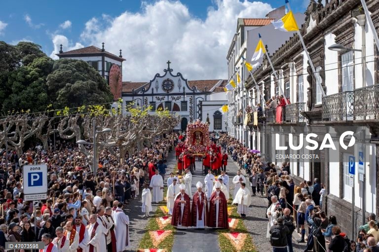 Festas do Senhor Santo Cristo dos Milagres nos Açores