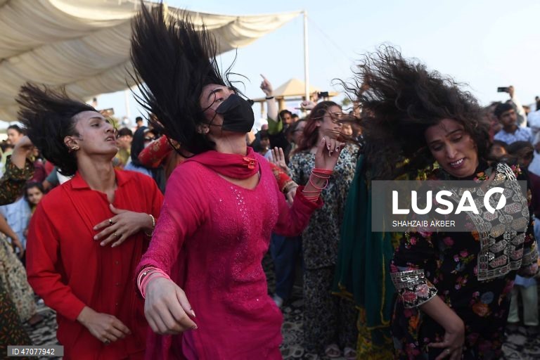 Paquistão: Manifestação em Carachi pelos direitos das mulheres