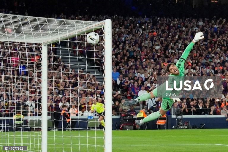 Futebol: Liga espanhola - FC Barcelona vs Real Madrid