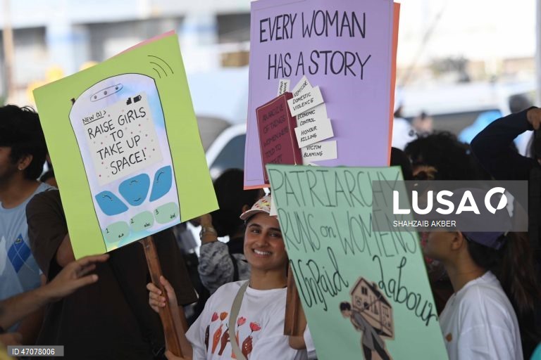 Paquistão: Manifestação em Carachi pelos direitos das mulheres