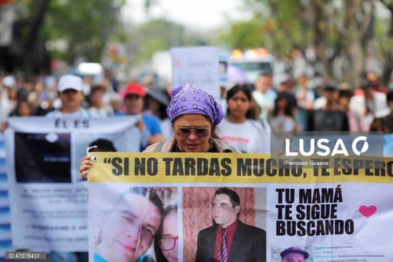México: Marcha pelos desaparecidos em Guadalajara 