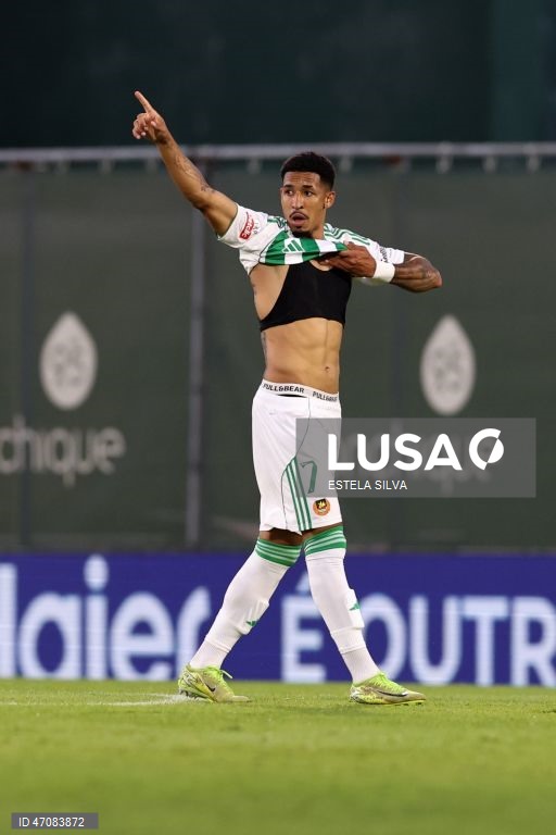 O Sporting venceu hoje na visita ao Rio Ave, por 4-1, na 33.ª e penúltima jornada da I Liga de futebol, e beneficiou do empate do Benfica para se isolar no segundo lugar, de acesso à Liga dos Campeões.
