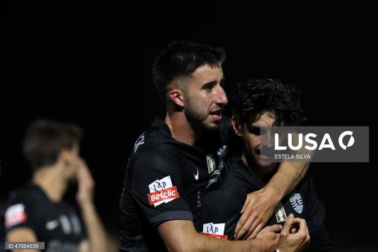 O Sporting venceu hoje na visita ao Rio Ave, por 4-1, na 33.ª e penúltima jornada da I Liga de futebol, e beneficiou do empate do Benfica para se isolar no segundo lugar, de acesso à Liga dos Campeões.