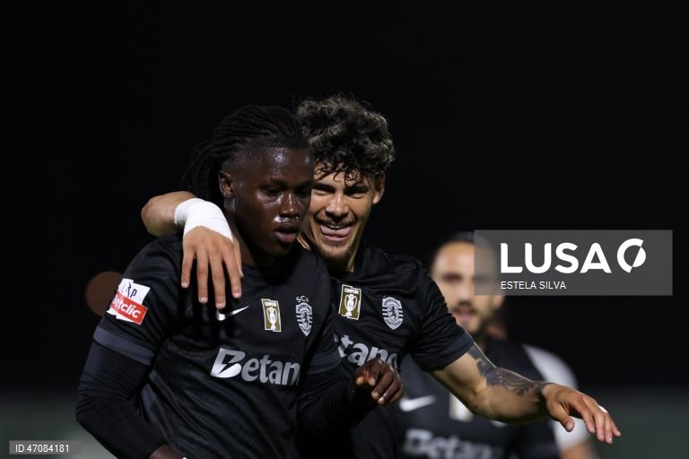 O Sporting venceu hoje na visita ao Rio Ave, por 4-1, na 33.ª e penúltima jornada da I Liga de futebol, e beneficiou do empate do Benfica para se isolar no segundo lugar, de acesso à Liga dos Campeões.