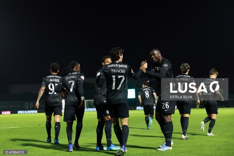 O Sporting venceu hoje na visita ao Rio Ave, por 4-1, na 33.ª e penúltima jornada da I Liga de futebol, e beneficiou do empate do Benfica para se isolar no segundo lugar, de acesso à Liga dos Campeões.