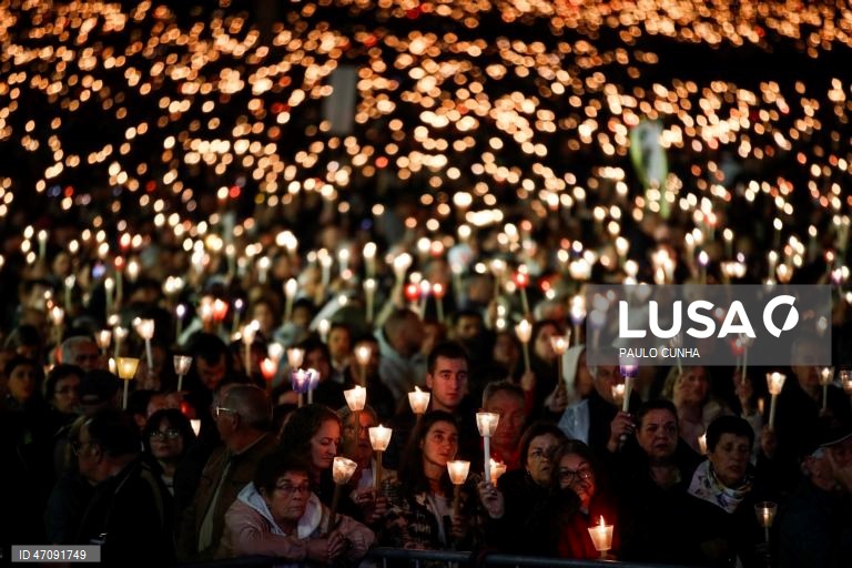 Procissão das Velas nas cerimónias religiosas da peregrinação Aniversária Internacional de 12 e 13 de Maio no Santuário de Fátima.