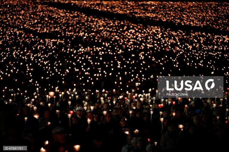Procissão das Velas nas cerimónias religiosas da peregrinação Aniversária Internacional de 12 e 13 de Maio no Santuário de Fátima.