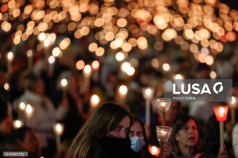 Procissão das Velas nas cerimónias religiosas da peregrinação Aniversária Internacional de 12 e 13 de Maio no Santuário de Fátima.